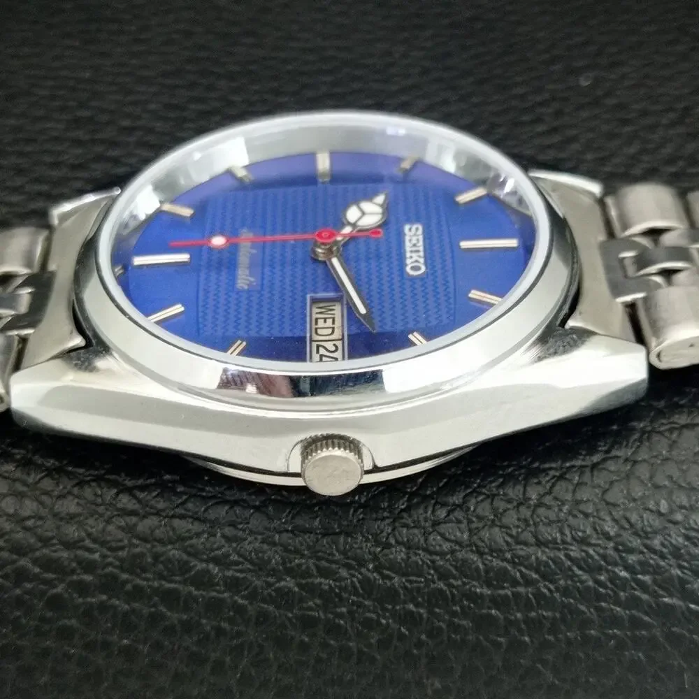 Vintage 1973 Seiko Automatic Mens Silver Watch W/daydate & Silver Accents